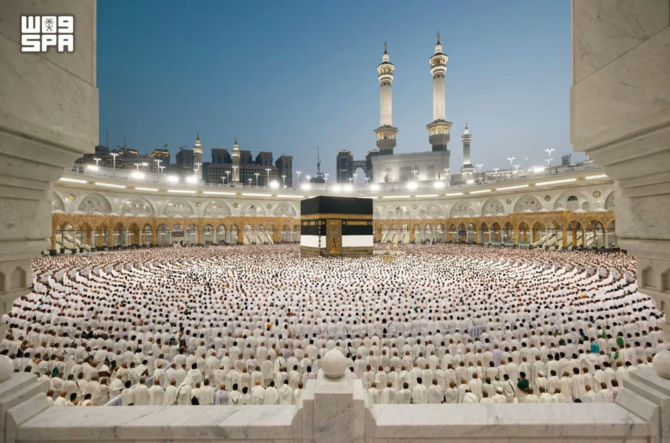 Saudi Arabia opens visa applications for new Umrah season